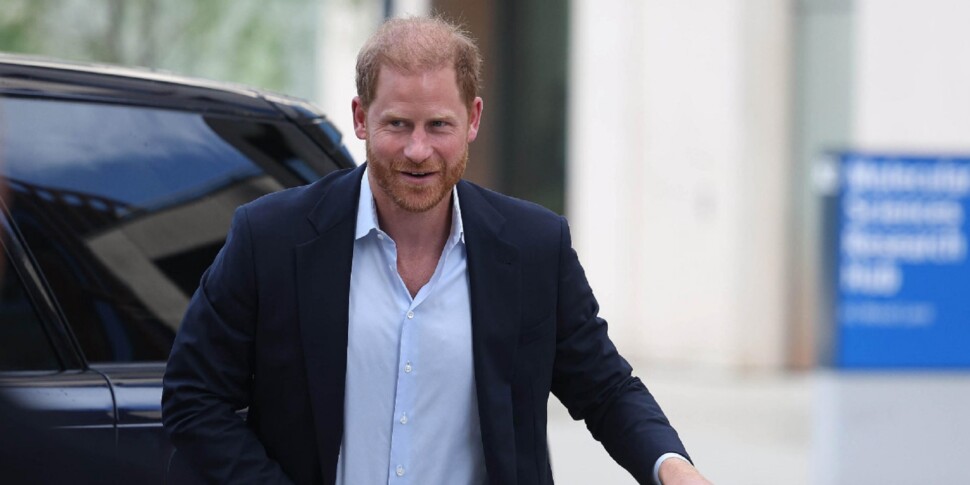 Harry embraces Carlo, look for peace at home Windsor: the rebel prince goes from his father to Clarence House after a long frost