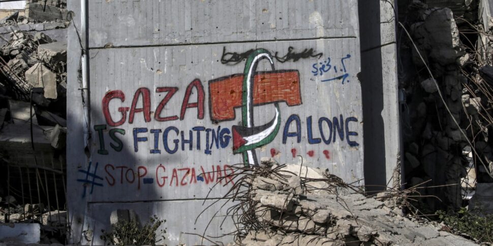 The Fire ring of Israel in Gaza City, dozens of deaths. Hamas publishes photos of all hostages and warns Netanyahu