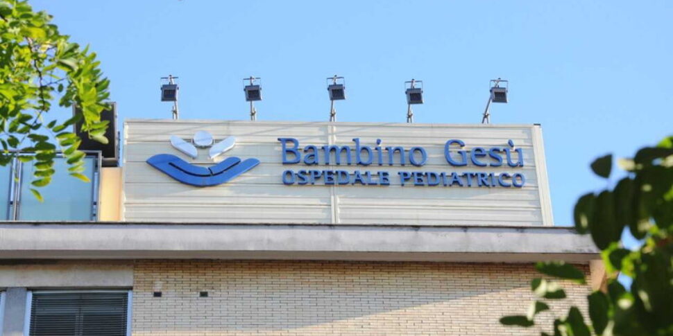 4 -year -old boy hit by a beam transferred to the Bambin Gesù, the Vibonese community prays and hopes