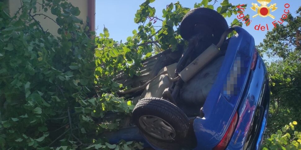 Accident in Tiriolo, car with two elderly on board overturns in the Soluri district