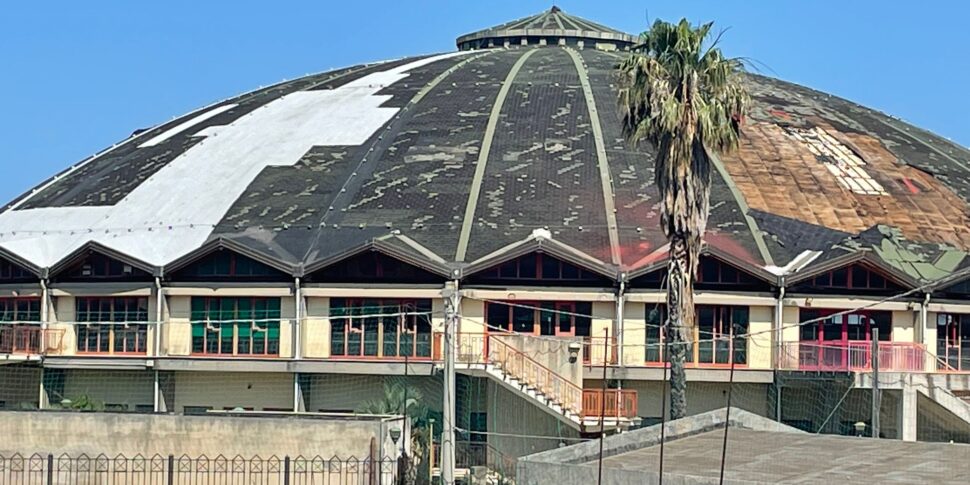 Barcelona, ​​double political clash on sports facilities and funds to reclaim the former landfill