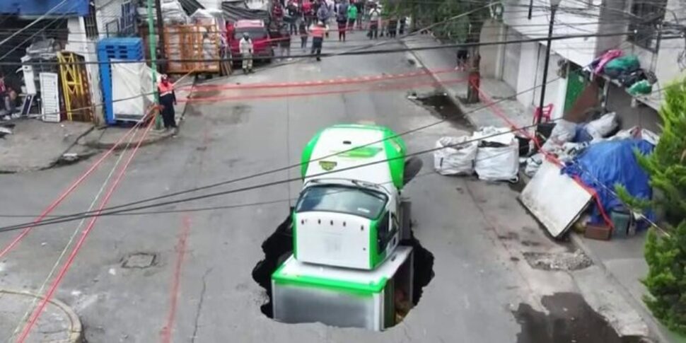 Bibite truck sinks in an 8 -meter chasm in Mexico: the video is viral