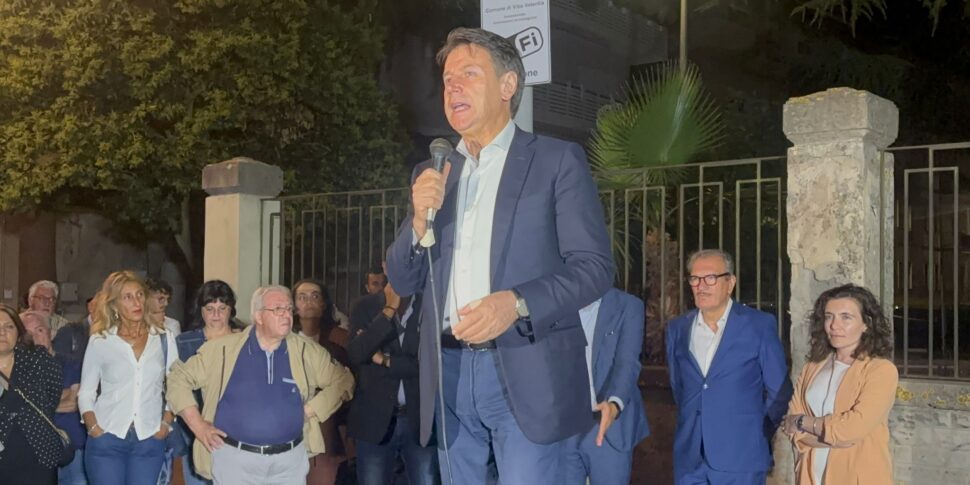 Conte-tridico in Vibo for the progressive sprint. The leader M5S: "Occhiuto invokes the vote against the judiciary". The candidate: "The bridge? Salvini will not go on"