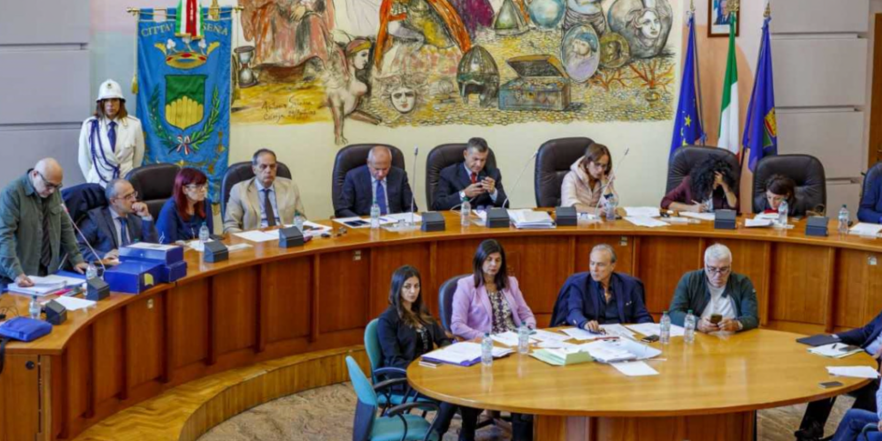 Controversy in Cosenza on hiring at Palazzo dei Bruzi: "Only interviews for the ranking"