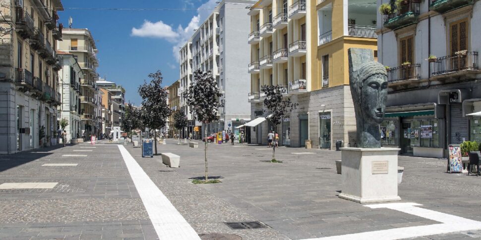 Cosenza, in sensitive drop, the number of commercial enterprises active in the municipal area