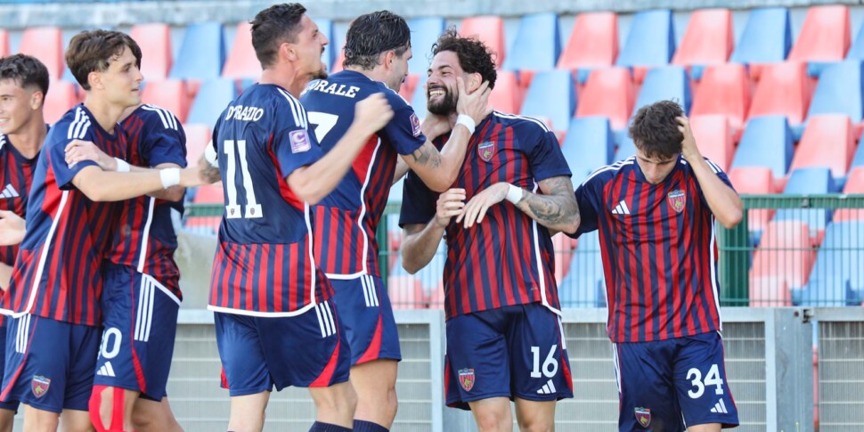 Cosenza reports Catania with the feet on the ground (4-1). Clear victory in front of a few intimate