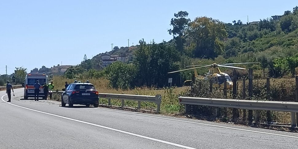 Crucoli, struck man while dragging the dry boat using the electric winch