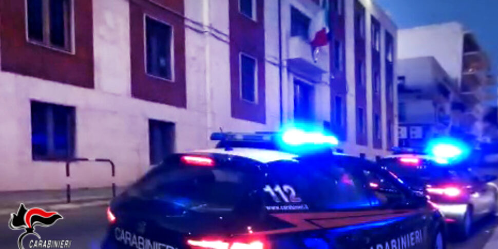 Drugs and weapons in Reggio, blitz in Catona: 18 arrests. At the head of the association the grandson of a boss of arches