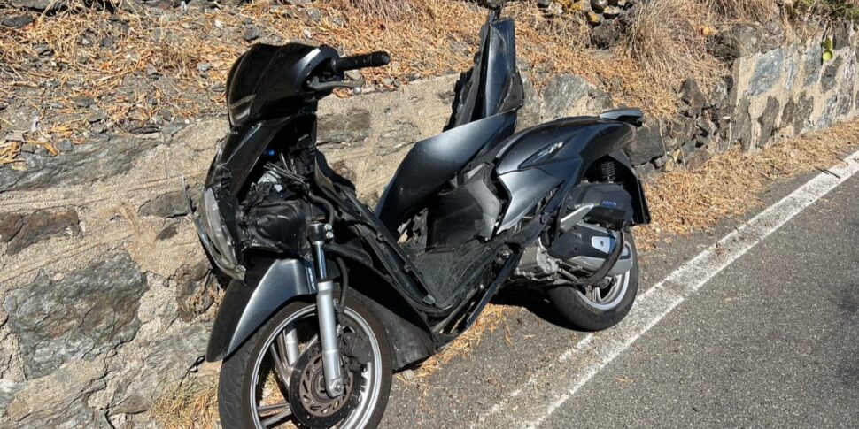 Fear in Casalvecchio Siculo: scooter against cars on the provincial 19, two boys in the hospital