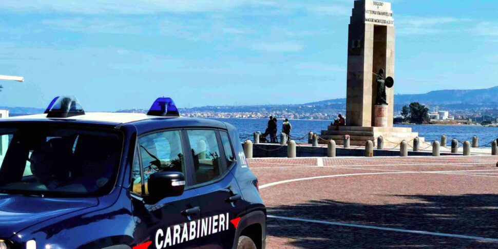 He throws the bag with 150 grams of cocaine from the balcony: an arrest in Reggio Calabria