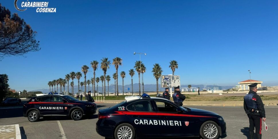 He tries a theft in a home of Schiavonea, 45 years old tracked down and arrested