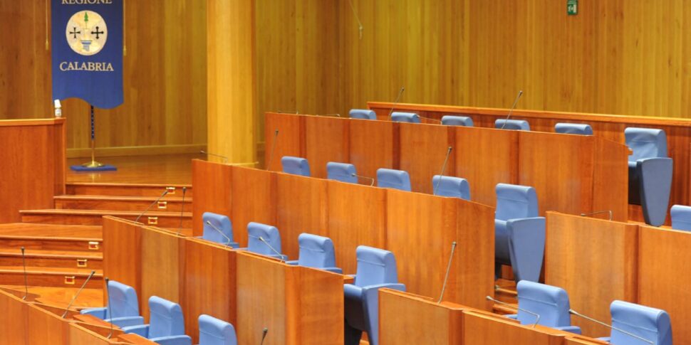 In Cosenza the rebus of the lists for the regional: parties and political forces hold the times in view of the deadline