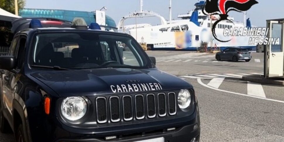 Landing in Messina with 2.5 kilos of drugs in the car, thousands of doses would have been obtained
