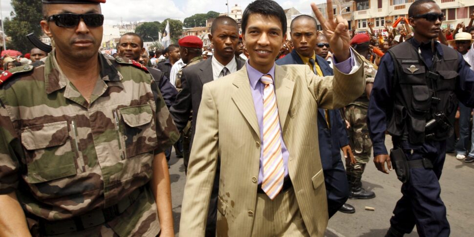 Madagascar, President Andry Rajoelina dissolves the government