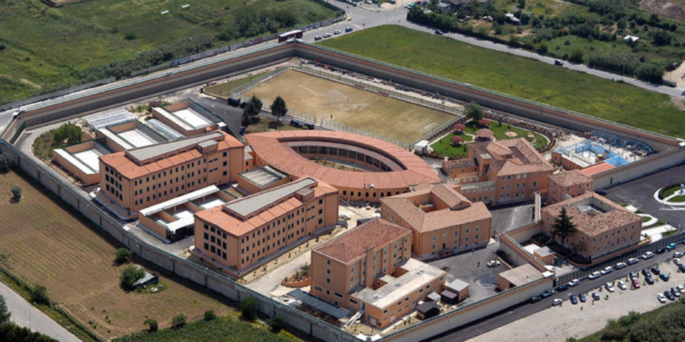 Maxi seizure of mobile phones in the Cosenza prison: the Sappe on security alarm