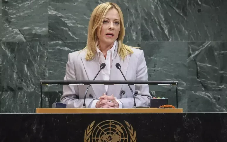 Meloni: "Peace, dialogue, diplomacy no longer win". Hard attack on Russia: "He trampled on the UN". And in the Middle East: "Israel beyond the limits"