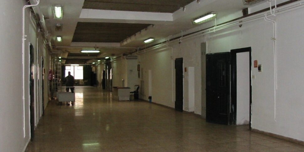 Messina, double aggression in prison. Two agents and a prisoner were injured