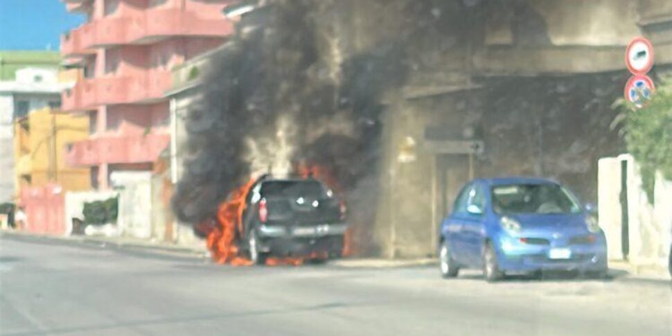 Milazzo, pick-up takes fire suddenly. Unharmed a 33 year old