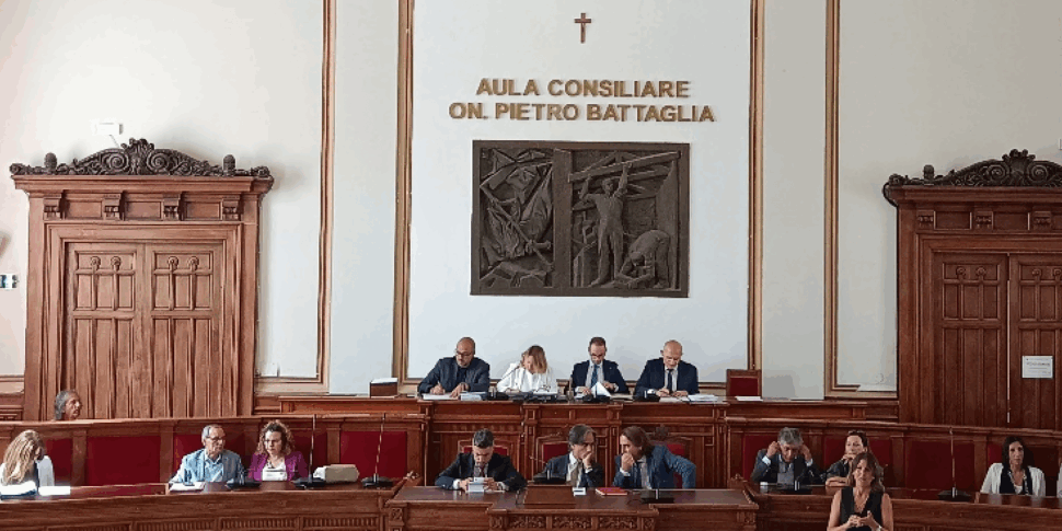 Reggio, the united classroom against intimidation then "breaks out" the election campaign