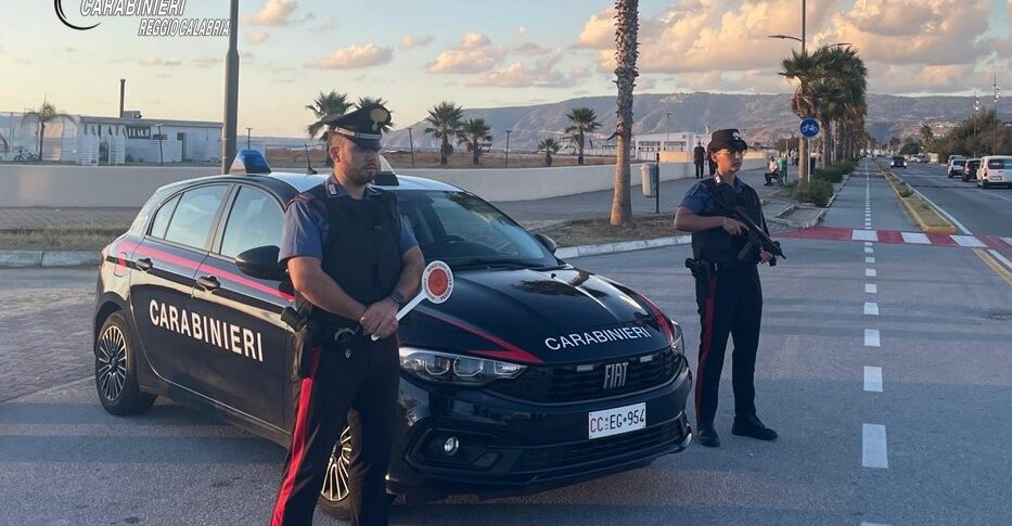 San Ferdinando, threatens the minor partner and drags his son on the street: arrested