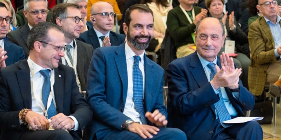 South calls Nord, the center -right Messina and the opposition that is not there (or almost)