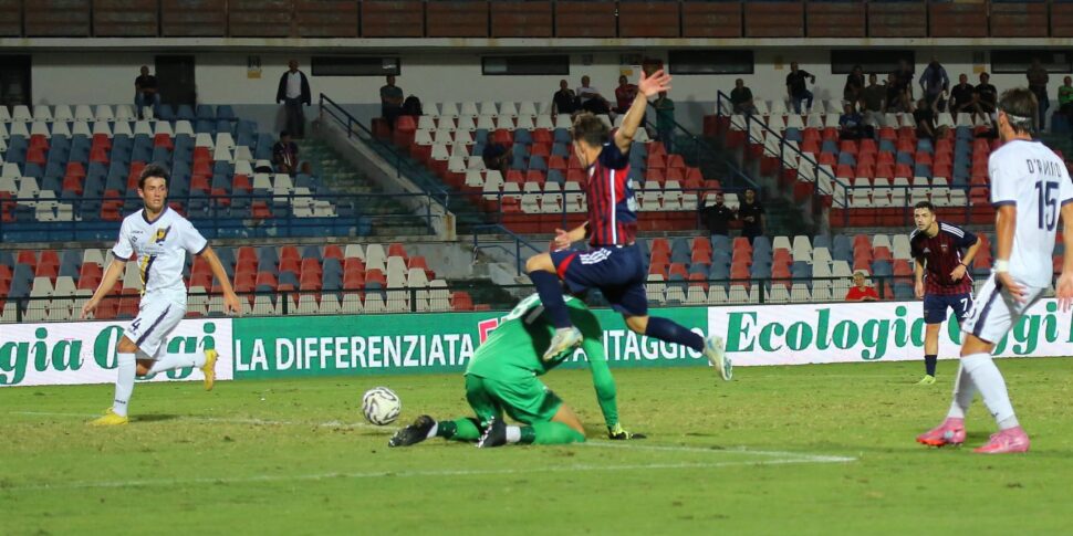 The Cosenza of Buscè is gear, poker against Giugliano and sixth place hooked