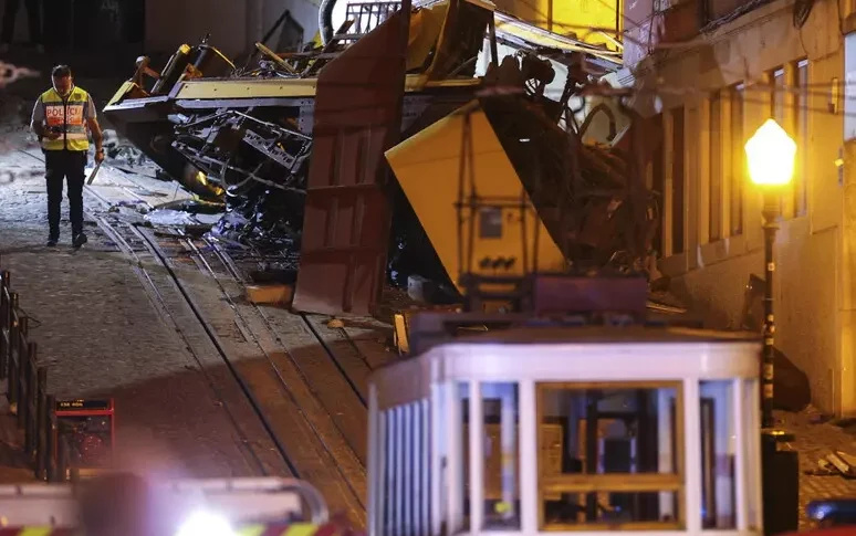 The Lisbon massacre, a broken cable the most accredited hypothesis of the accident. The last inspection a few hours earlier, the ok had been given