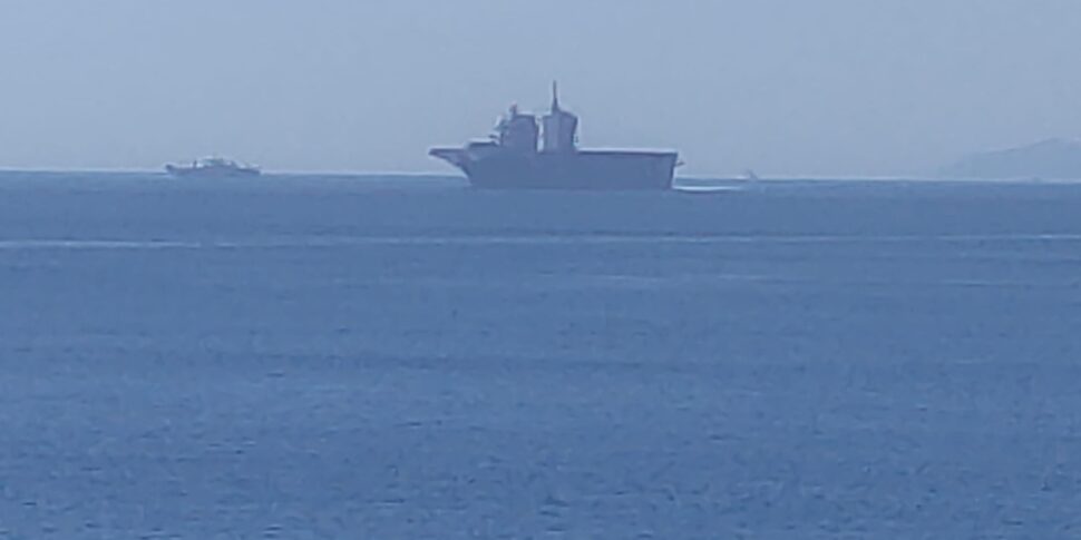 The Navy protagonist at the Bright Star 2025: the aircraft carrier Trieste crosses the Strait of Messina