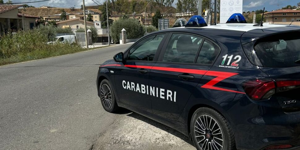 The managers of the violent aggression of San Lorenzo on the seafront of Strongoli Marina are identified and reported. The parents of two minors involved