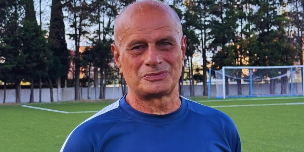 The rossoblù "flag" Gigi De Rosa enters the staff of the Cosenza football school