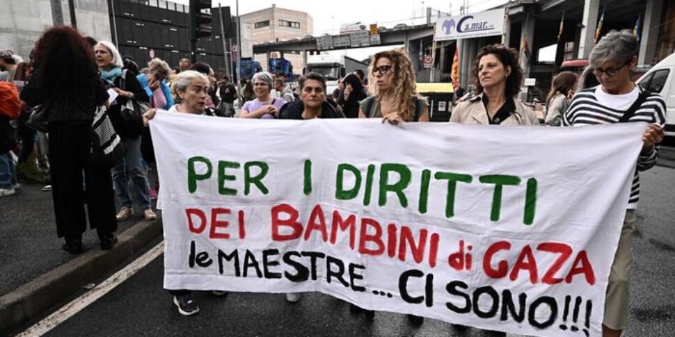 The strike for Gaza proclaimed by the basic unions is underway throughout Italy