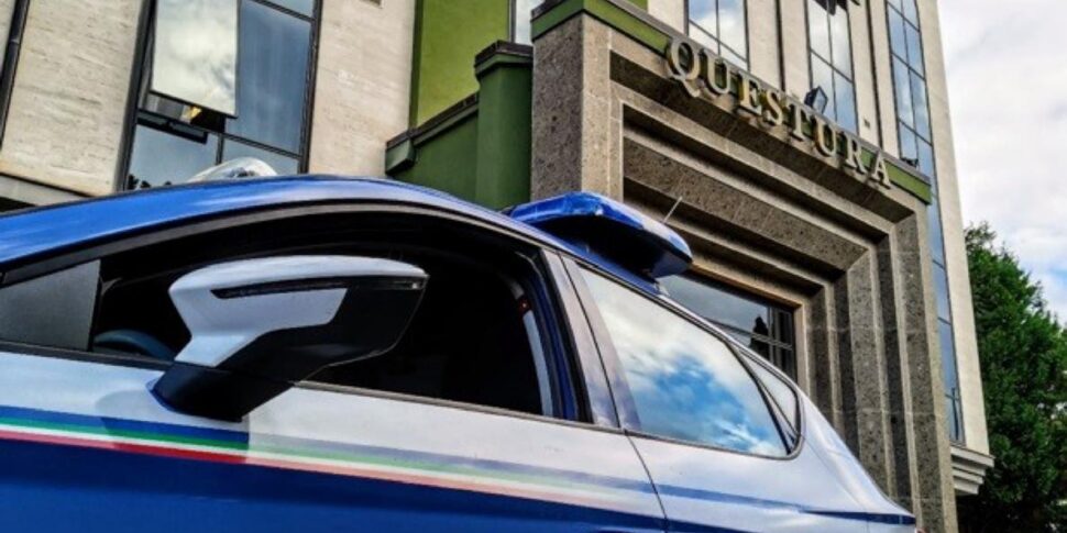 Two illegal beauty salons discovered and seized in Vibo. In a garage also a workshop without authorization