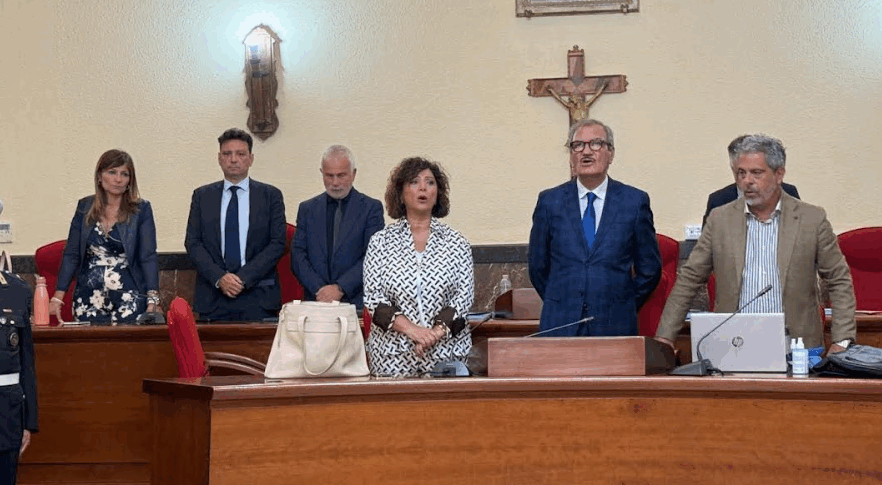 Vibo, reshuffle of the junta after the vote: the mayor Romeo tends his hand to the "der"