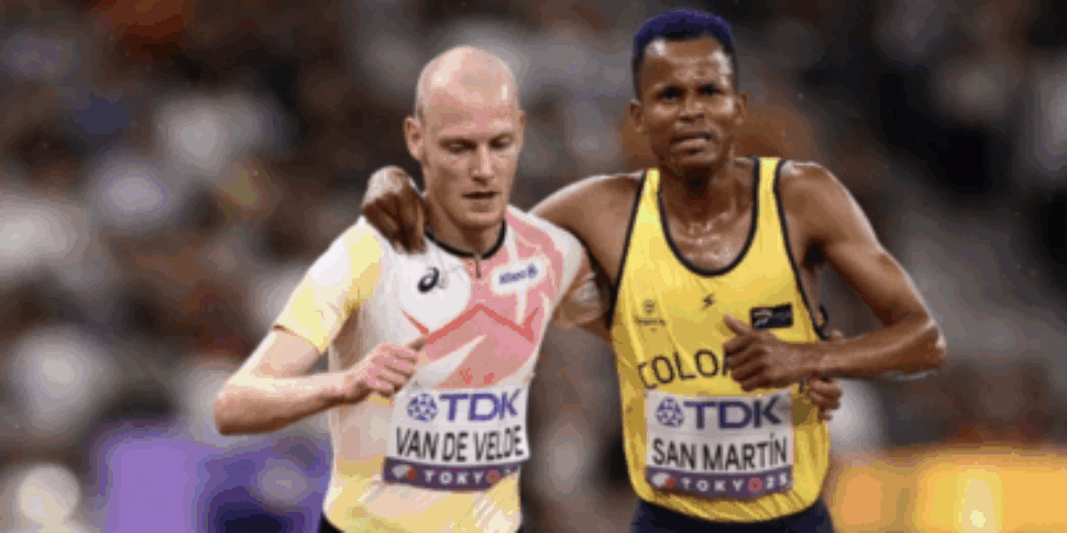 World Cup ... of fairplay, the Dutch Van de Velde in the 3000 hedges goes back and helps an opponent in difficulty