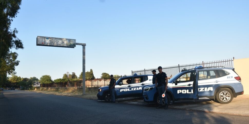 Maxi-police of the police in Isola Capo Rizzuto and Crotone: five reported, fines and kidnappings