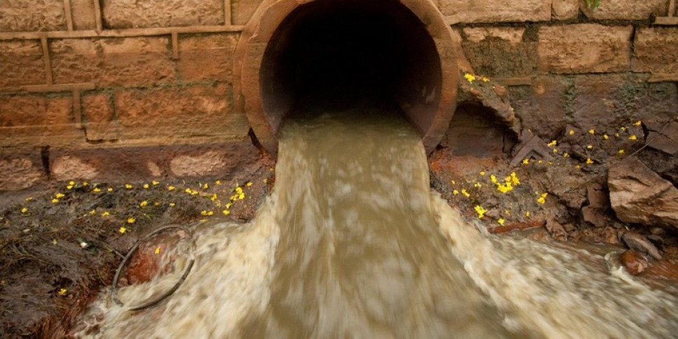 A vehicle maintenance activity in Sellia Marina that polluted the water and air: those responsible were reported