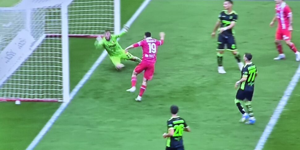 Catanzaro does not take off, in Monza first defeat of the season (2-1). No victory for Aquilani