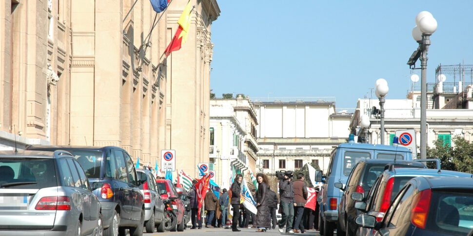 From the Municipality of Messina to the ATM, the relationships between administration and trade unions