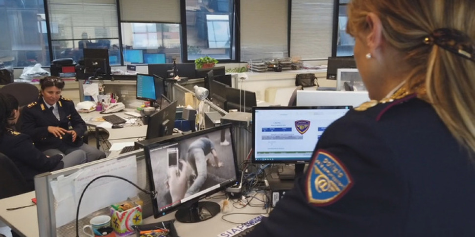 In mobile phones, images and video child pornographic: 3 arrests. Among the suspects also a Messina and a reggino