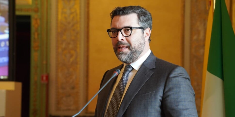 Pediatric cardiac surgery, De Luca attacks: "The center of excellence of Taormina penalized to encourage that of Palermo"