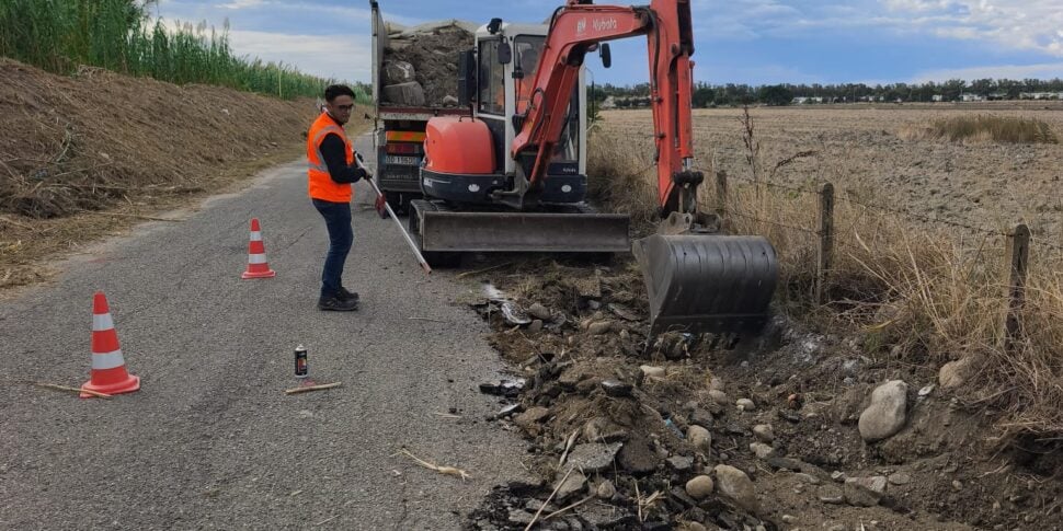 The work of the road between Botricello and the villages began. The Mayor: "Strategic work"