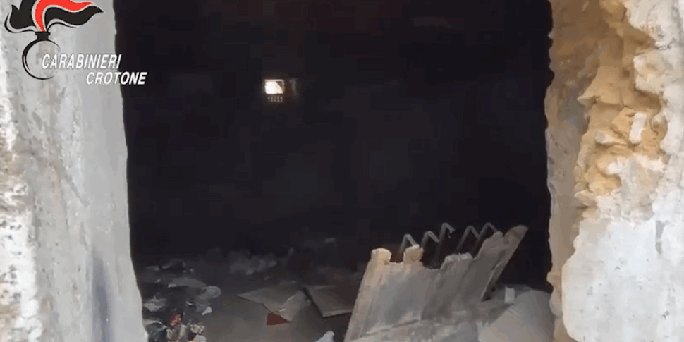 A drugs and weapons warehouse in Strongoli: cocaine, revolver and silencer in a dealer's warehouse