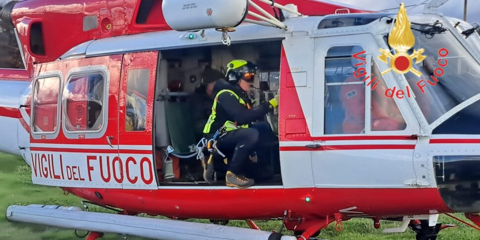 Bagaladi, enters the woods and does not return: identified and recovered by the firefighters