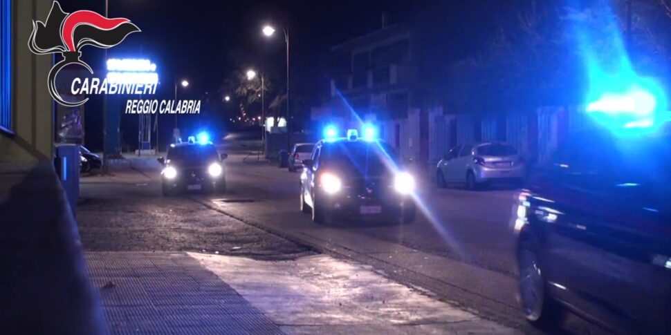 Cinquefrondi, hide the stolen goods under their clothes and load it into the car: 4 women arrested for theft in a household items shop