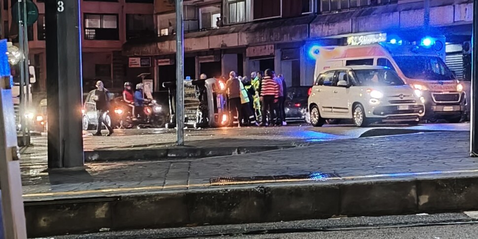 Messina, accident in via Taormina: car overturns, driver injured
