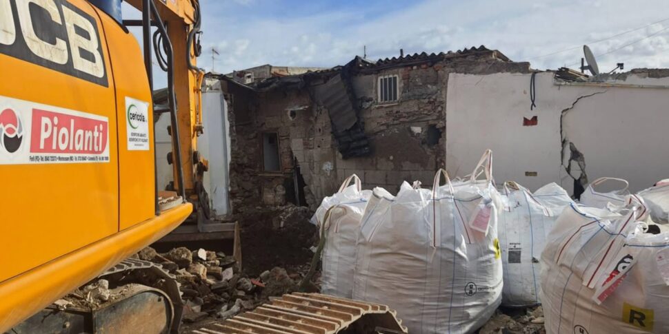 Messina, clearance works begin in via Ennio Quinto: after the delivery of the keys, demolitions begin in the Taormina district