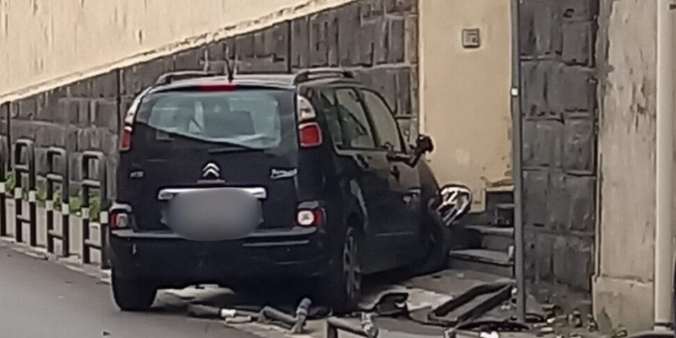 Messina, young man crashes his car into the walls of the bunker room of the Gazzi prison