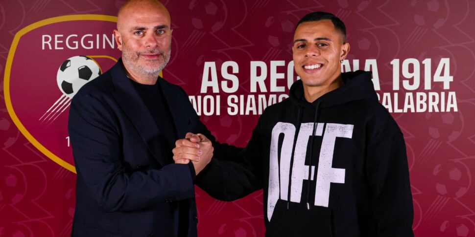 Reggina, it's not like this. The club runs for cover: winger Sartore arrives