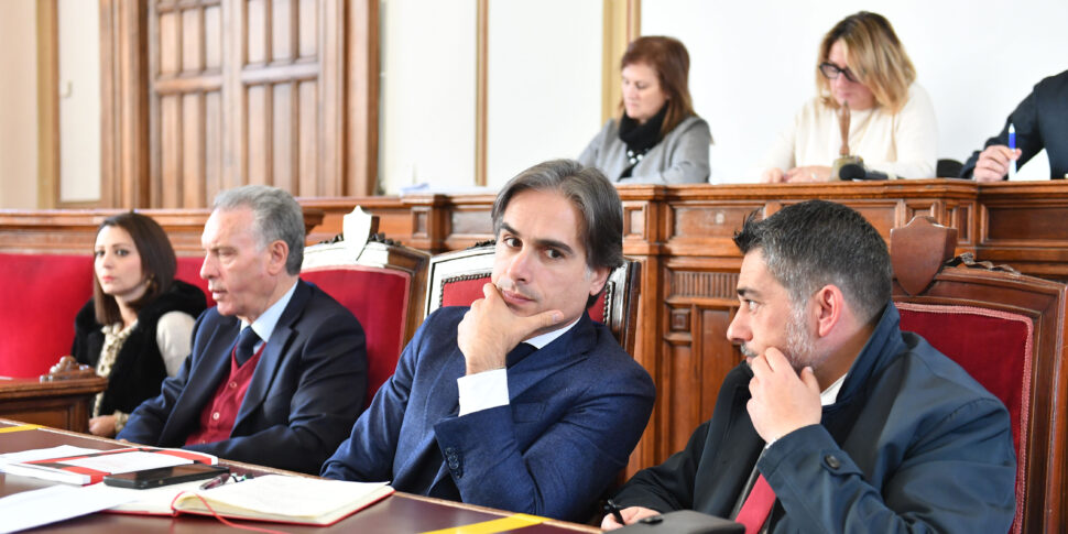 Reggio, the majority of "malpancists" are growing in Palazzo San Giorgio