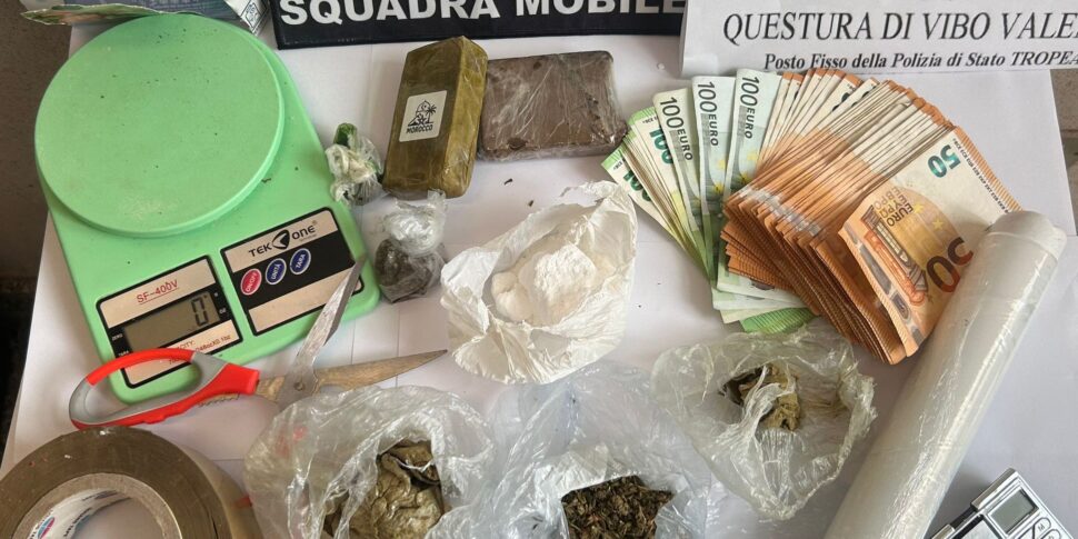 Ricadi, arrested for dealing: hashish, cocaine and almost 5 thousand euros in cash in his home